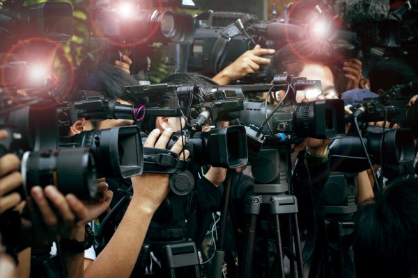 Пермская прокуратура начала проверку после информации о женщине, которая вынуждена ползать по подъезду